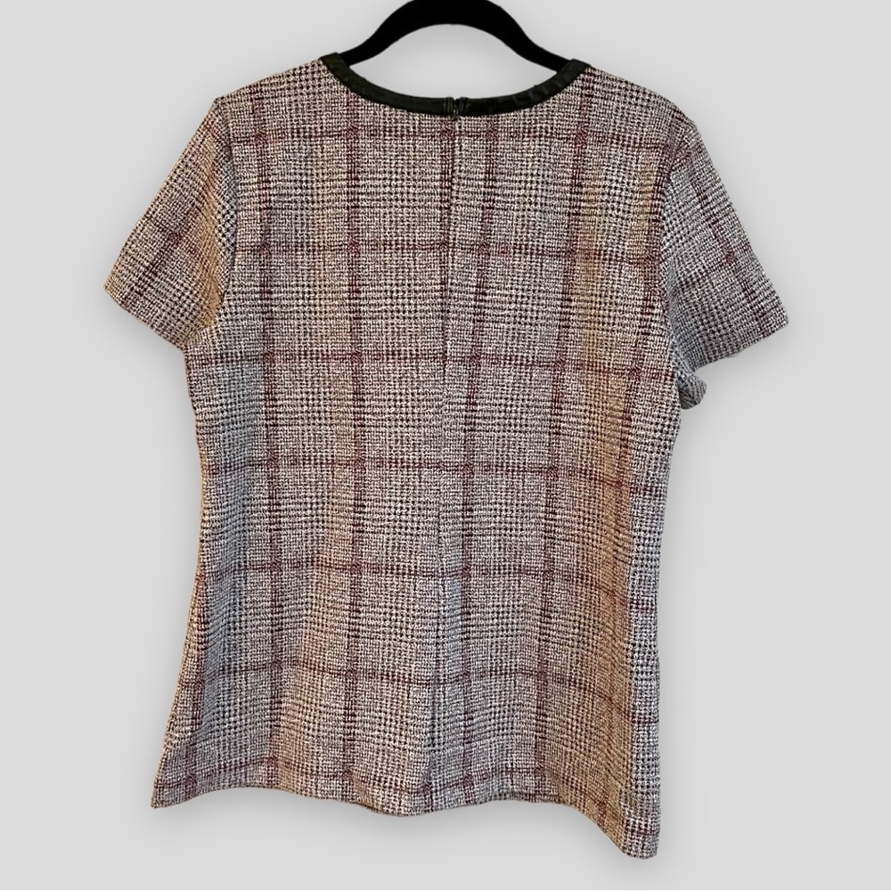 ANN TAYLOR, PLAID JACQUARD TUNIC. VERSATILE, SHORT SLEEVE TOP WITH LEATHER TRIM. - Picture 2 of 5